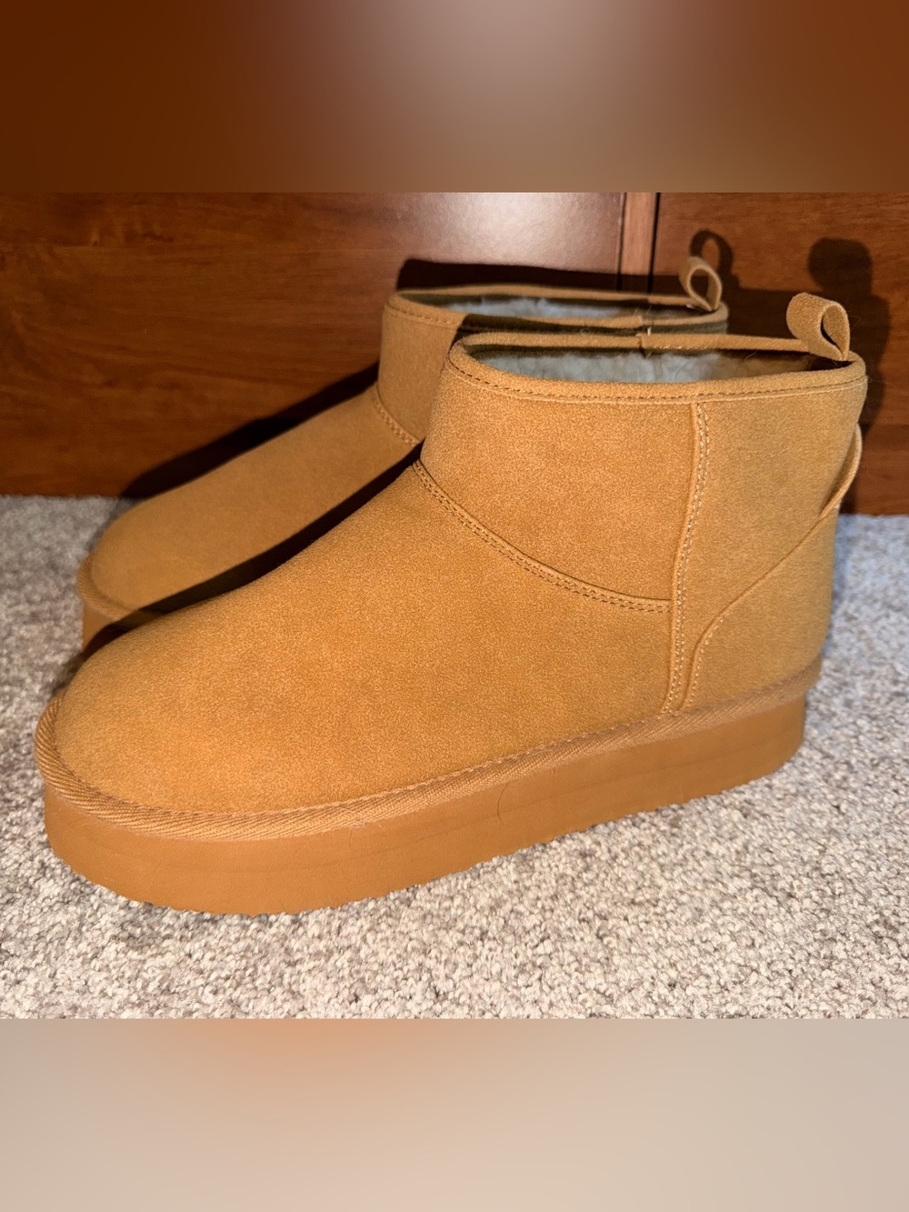 American Eagle Outfitters Women's Tan Suede Short Winter Boot